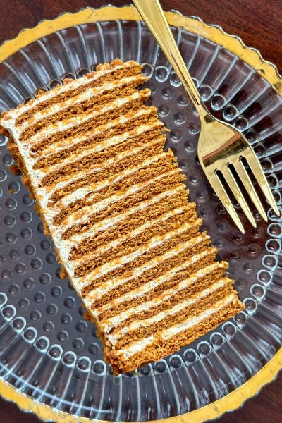 Ukrainian Honey Cake is not your average cake! The 16 layers of honey-infused dough-based cake softens as it sets with vanilla sour-cream frosting. Ukrainian Baking Recipes, Layered Honey Cake, Honey Cakes Recipes, Ukrainian Honey Cake, Honey Layer Cake, Best Honey Cake Recipe, Russian Honey Cake Recipe, Ukrainian Cake, Russian Honey Cake