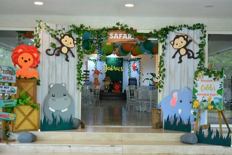 Jungal Theme Decoration, Safari Theme Stage Decoration, Jungle Theme Decorations Backdrops, Jungle Theme Stage Decorations, Jungle Theme Entrance, Jungle Theme Decoration Ideas, Safari Themed Party, Safari Theme Birthday Party, Jungle Theme Decorations