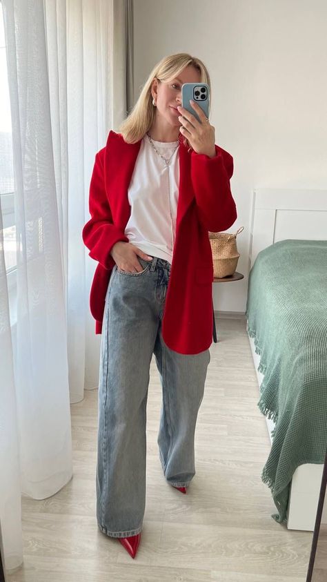 Pantalon Rojo Outfit, Outfit Pantalon Rojo, Red Heels Outfit, Looks Pinterest, Luxury Photography, Mode Turban, Winter Red, Outfit Challenge, Classy Fashion