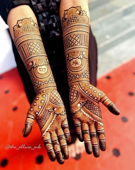 Royal Front Hand Mehndi Design. - MELTBLOGS Heavy Mehndi Designs Front Hand, Bride Mehandi Designs For Hands, Mehndi Designs Heavy, Mehendi Full Hand, Ring Ceremony Mehndi Designs, Engagement Mehndi Designs For Bride, Siders Mehendi, Hairstyles Mehndi, Hand Mehndi Designs Back