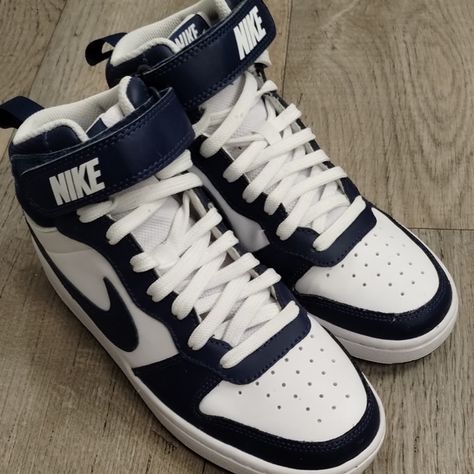 Nike Court Borough Mid 2 White/Blue SZ 5Y great condition/used Nike Court Borough Mid 2, Court Borough Mid 2, Nike Court Borough, Active Kids, Going To School, A White Background, Blue And Silver, Silver Fashion, The Borrowers