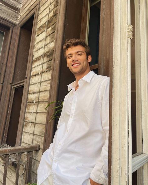 Caner Topçu is on the agenda with its new series. So who is Caner Topçu? Serials and films in which he starred. Age, height, zodiac sign, weight, lover. Who is the 'Kanat' in the series 'Duy Beni-Hear Me'? How old is? What series did he play in? Twitter and Instagram address. A biography article with information about his life. In The Heights Movie, Putao, Turkish Men, Turkish Beauty, Cute Selfies Poses, Aesthetic Guys, Attractive Guys, Hot Actors, Turkish Actors