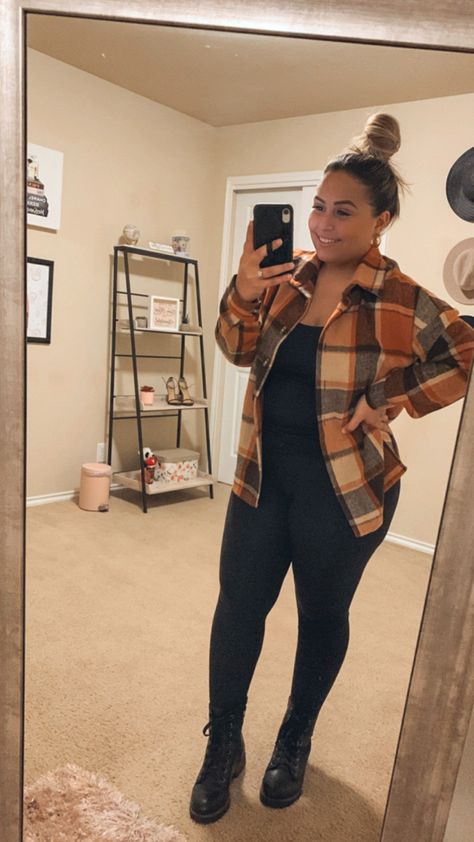 Flannel outfit Black And Orange Flannel Outfit, Outfit With High Top Vans, Orange Shacket Outfit, Flanel Outfit Aesthetic, Flannel Top Outfit, Long Flannel Shirt Outfit, Leggings And Flannel Outfit, Plus Size Flannel Outfits, Orange Flannel Outfit