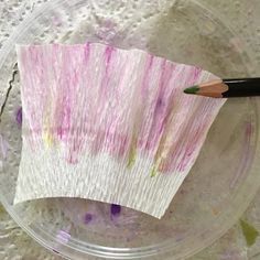 Coloring Crepe Paper Flowers, Crepe Paper Painting, How To Make Flowers From Crepe Paper, Simple Paper Flowers, Crepe Paper Flowers Tutorial, Origami Paper Craft, Crepe Paper Crafts, Crepe Paper Flowers Diy, Crocus Flowers