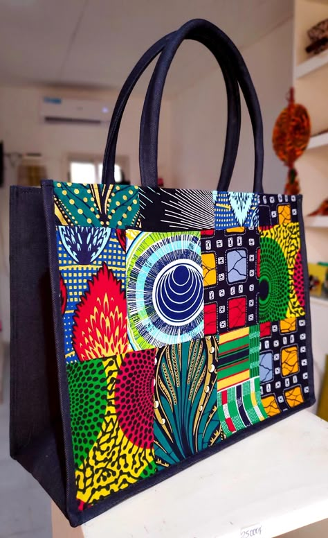 Diy Handbag Patterns, Ankara Bags, Trending Handbags, Leather Work Bag, African Bag, African Accessories, Diy Bag Designs, Diy Bags Patterns, Bracelet Craft Diy