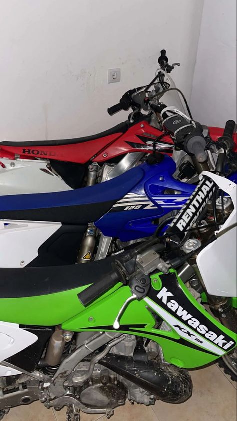 Cross Moto, Kawasaki Dirt Bikes, Yamaha Dirt Bikes, Motocross Love, Image Moto, Moto Car, Night Biking, Pretty Bike, Bike Pic