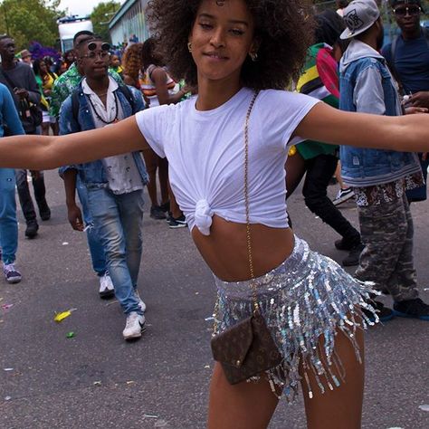 Carnival Fashion, Glitter Outfit, Carnaval Costume, Rave Fits, Notting Hill Carnival, Glitter Shorts, Instagram Baddie, Costumes For Teens, Carnival Festival