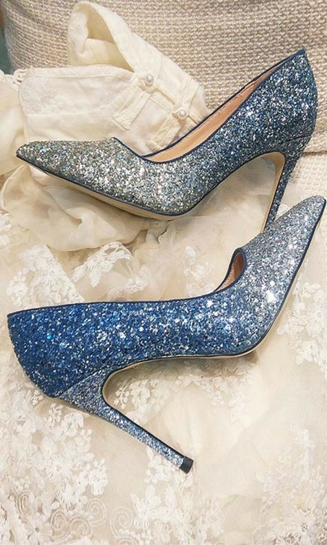 #aesthetic #beautiful #stilettos #fashion #style #shoeoftheday High Heels Outfit, Cute High Heels, Blue High Heels, High Heels Black, Shoes Heels Classy, High Heels Boots, High Heel Dress, Heels Outfits, Heels High