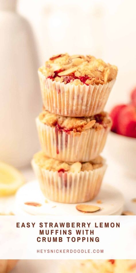 Strawberry Lemon Muffins with Crumb Topping Strawberry Lemon Muffins, Sour Cream Dipping Sauce, Muffins Coffee Cake, Easy Muffin Recipe, Strawberry Muffin Recipes, Chocolate Crumble, Pecan Sticky Buns, Crumb Muffins, Simple Muffin Recipe