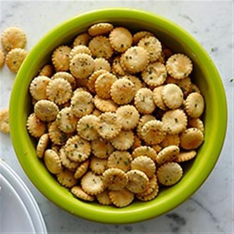 Hidden Valley Oyster Crackers Oyster Crackers Recipe, Seasoned Oyster Crackers, Ranch Oyster Crackers, Ranch Crackers, Horderves Appetizers, Hidden Valley Ranch Dressing, Cheesy Crackers, Dry Ranch Seasoning, Kids Recipe