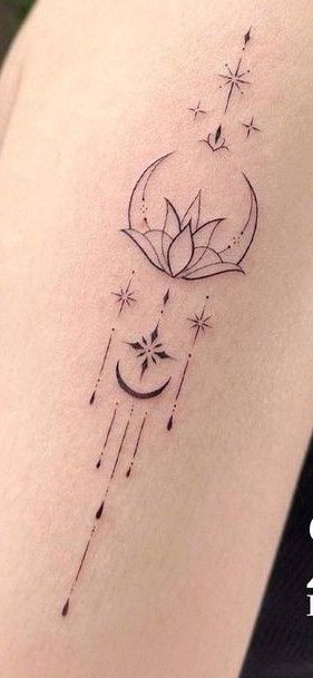 Pols Tattoo, Lotus Tattoos, Pisces Tattoo Designs, Pisces Tattoo, Petit Tattoo, Henna Ideas, Pisces Tattoos, Moon Tattoo Designs, Lotus Tattoo