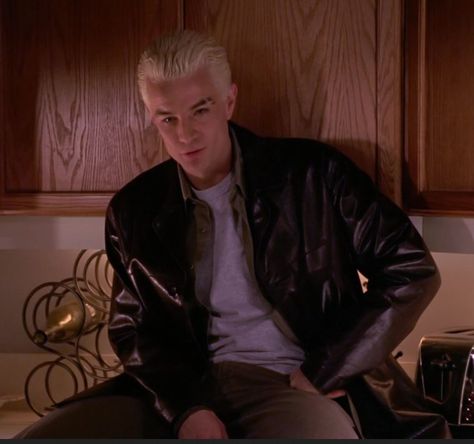 Btvs Spike, Buffy Style, Film Man, Spike Buffy, Vampire Shows, James Marsters, Tv Show Outfits, Joss Whedon, Buffy The Vampire