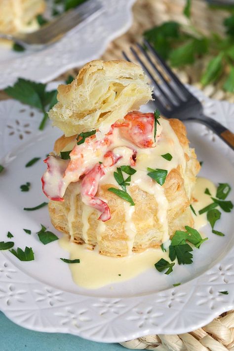 Lobster Newburg, Raw Seafood, Restaurant Classic, Lobster Dishes, Lobster Recipes Tail, Seafood Entrees, Yummy Seafood, Best Seafood Recipes, Lobster Recipes