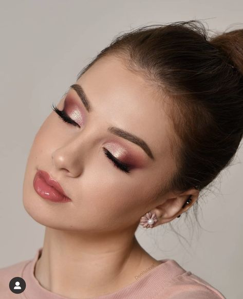 Hd Make Up, Eye Makeup For Hooded Eyes, Rose Gold Eye Makeup, Glossy Eyeshadow, Pink Smokey Eye, Makeup You Need, Wedding Makeup For Brown Eyes, Gold Eye Makeup, Rose Gold Makeup