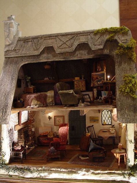 English Thatched Roof Cottage | Rik Pierce @ Frogmorton Studios English Dollhouse, Rik Pierce, Dollhouse Interior, Cottage Dollhouse, Witchy Cottage, Fairy House Crafts, Witch Cottage, House Cottage, Cottage Interior