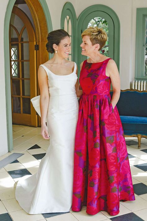 wedding mom Mother Daughter Wedding Photos, Mother Daughter Wedding, Brides Mom, Mob Dress, Mother Of Bride Outfits, Mother Of The Bride Dresses Long, Mother Of Bride Dresses, Mother Of The Groom Dresses, Mother Of Groom Dresses