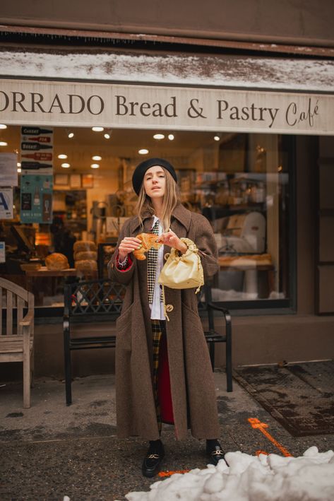 Vintage Cafe Photoshoot, Paris Cafe Photoshoot, Croissant Photoshoot, French Photoshoot, Nyc Aesthetic Outfit, Parisian Chic Aesthetic, Fresh Croissant, Cafe Photoshoot, French Vintage Fashion