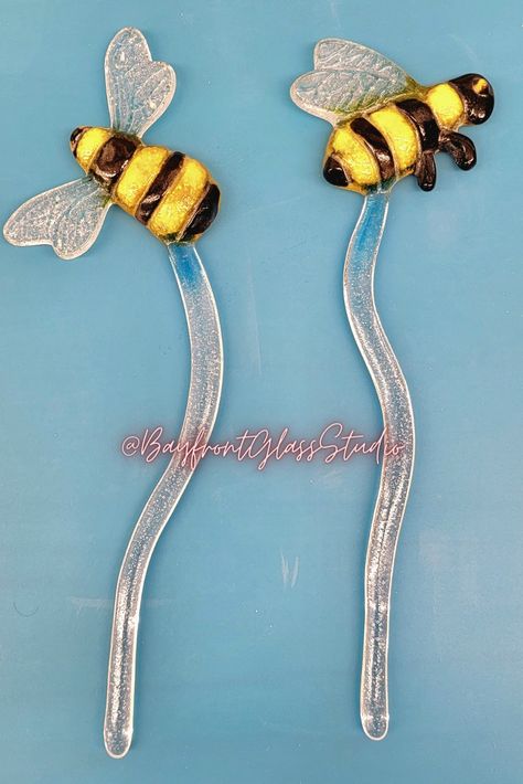 Fused glass black and yellow bumble bee garden stakes Fused Glass Bumble Bee, Fused Glass Bees, Glass Gift Ideas, Whimsical Birds, Fused Glass Artwork, Fused Glass Ornaments, Glass Fusing Projects, Glass Inspiration, Bee Garden