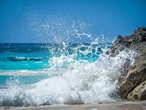 Waves Crashing On Rocks Drawing, Waves Splashing On Rocks, Ocean Waves Photography, Photo Course, Ocean Art Painting, Waves On Rocks Crashing, Waves Crashing On Beach, Ocean Waves Painting, Waves Crashing On Cliff