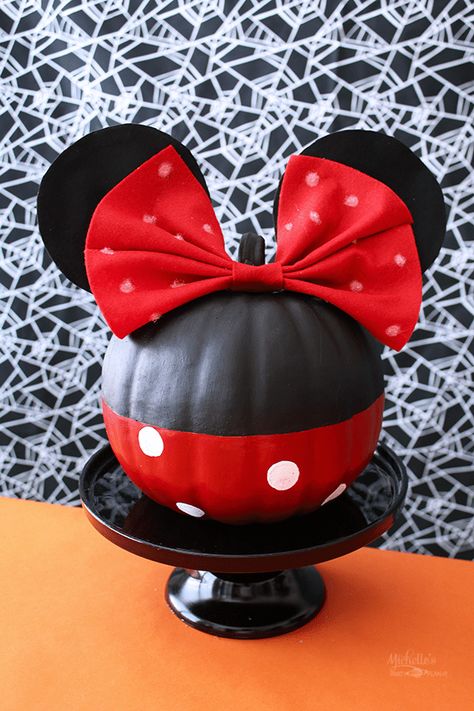 Disney Halloween Party Decorations, Disney Pumpkin Painting, Minnie Mouse Pumpkin, Disney Halloween Decorations, Disney Halloween Parties, Mickey Halloween Party, Creative Pumpkin Painting, Mouse Pumpkin, Character Pumpkins