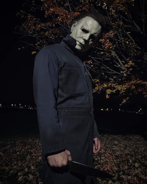 Micheal Myers’s, Michael Myers Gif, Spooky Poses, Michele Myers, Michael Myers Fan Art, Michael Myers Wallpaper, Michael Meyers Halloween, Halloween Resurrection, Michael Meyers