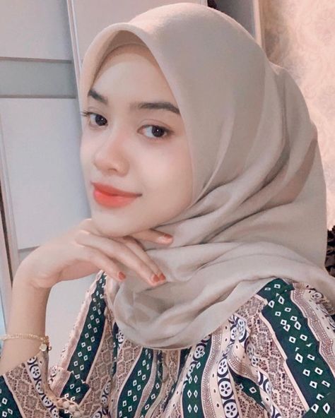 Bella Square, Awek Tudung, Muslim Women Hijab, Beautiful Muslim Women, Ootd Hijab, Beautiful Hijab, Muslim Women, Indonesia, Ootd