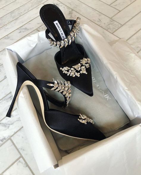 @pernilleteisbaek Manolo Blahnik Black, Dr Shoes, Stunning Shoes, Fancy Shoes, Pretty Shoes, Dream Shoes, Shoe Obsession, Shoe Lover, Beautiful Shoes