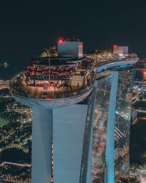 Luxury Travel Community️ on Instagram: “This iconic Singapore structure is Marina Bay Sands. 😍 Resembling a boat atop three buildings, it hosts a luxury hotel, casino, infinity…” Marina Bay Singapore, Sands Singapore, Singapore Photos, Sands Hotel, City At Night, Crazy Rich, Putrajaya, Singapore Travel, Destination Voyage