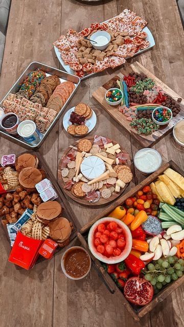 Bring Your Own Board, Girls Night Snacks, Girls Night In Food, Girls Night Movies, Diy Spa Treatments, Movie Night Snacks, Girl Sleepover, Party Food Buffet, Charcuterie Inspiration