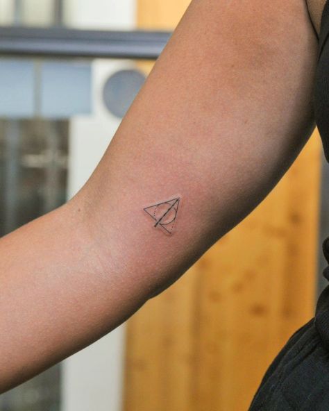 Deathly Hallows Tattoo Placement, Harry Potter Aesthetic Tattoo, Manacled Tattoo, Harry Potter Wand Tattoo, Small Harry Potter Tattoo, Word Tattoo Placements, Tiny Harry Potter Tattoos, Hallows Tattoo, Wand Tattoo