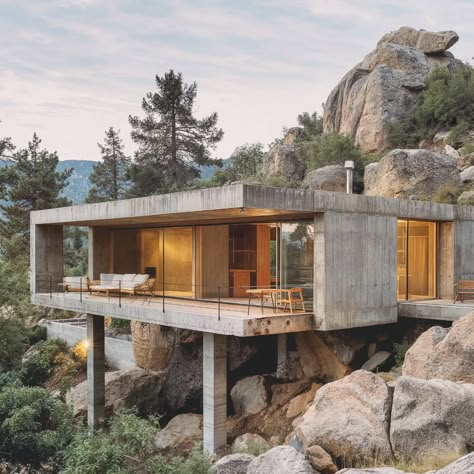 house on the rocks #midjourney #midjourneyarchitecture #midjourneyarchitect #midjouneydedign #artificialarchitecture #artificialdesign #artificialintelligence #aiart #house #houseinspo #design #imagine #concrete Concrete Boulders, Stone Building Architecture, Cliff Architecture, House On Rock, Concrete Cabin, Brutalist House, Small House Design Architecture, House In The Mountains, Concrete Houses