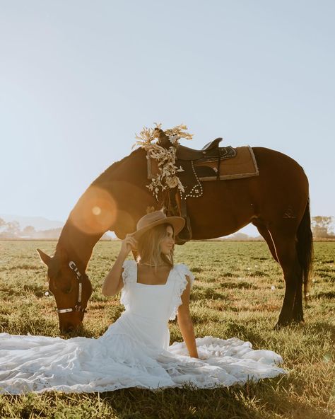 Are you ready to see some photos from a ✨fairytale?✨ Last October, I had the amazing opportunity of collaborating with Alp Bridal to create some truly magical work. Everything about this session felt like it was a fairytale brought to life. This dress looked like a gown that was fit for a princess and the horse, adorned with the floral arrangements brought the whole scene to life. I had so much fun creating and collaborating on this shoot and I was even more thrilled when I had found out that... Bride Riding Horse Down Aisle, Hay Bale Photoshoot, Rusting Wedding, Horse Wedding, Hay Bales, Grad Photos, The Horse, Shoot Ideas, A Princess