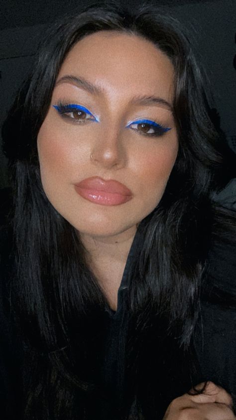 Royal Blue Eyeliner, Blue Liquid Eyeliner, Teal Eyeliner, Double Eyeliner, Concert Makeup, Blue Liner, Blue Eyeliner, Eye Makeup Techniques, The Glow Up