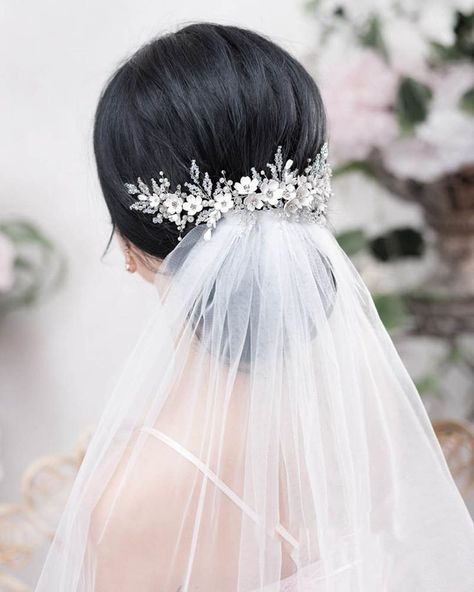 Bridal Hair Headpiece, Hair Comb Accessories, Wedding Hairstyles With Veil, Best Wedding Hairstyles, Bridal Hair Jewelry, Wedding Hair Inspiration, Wedding Hair Flowers, Voluminous Hair, Hair Comb Wedding