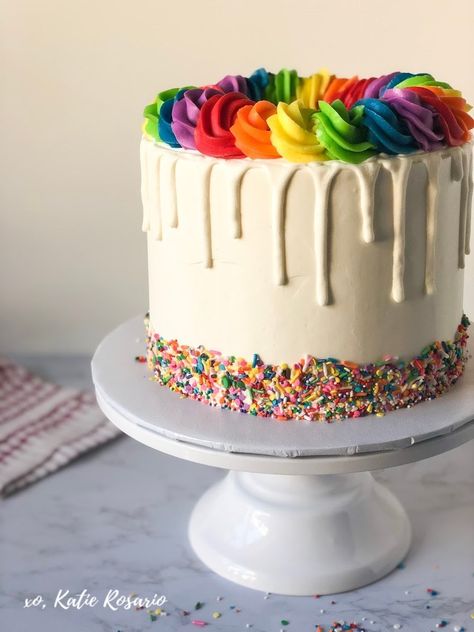 Learn how to make this bright and festive rainbow drip cake that's colorful inside and out. This rainbow drip cake is made with soft layers of funfetti cake, vanilla rainbow buttercream and white chocolate dripping down the sides. What I love most about this cake is how you can take simple baking and cake decorating techniques and turn them into an impressive cake! #xokatierosario #rainbowdripcake #cakedecoratingtipsandtricks #rainbowcaketutorials Rainbow Drip Cake, Gökkuşaği Pasta, Rainbow Buttercream, Chocolate Dripping, Halloween Torte, Cake Decorating For Beginners, Cake Vanilla, Vanilla Cake Mixes, Chocolate Candy Melts