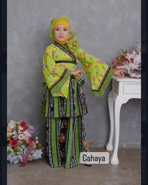 Koleksi costum @ririndias_diasnova #batik #tenuntroso #casual #casualetnik #merahputih #casualbatiktenun #mayoret #mayoretcantik #drumband #pesabaju #pesanbajuonline#merahputih #sewabaju #jepara #bajuanak #bajupestaanak #fashionstyle #casualetniktroso #fashionshow Batik