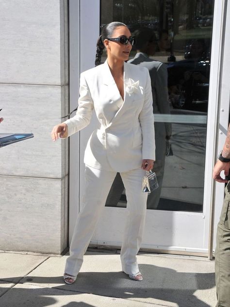 Estilo Kim Kardashian, Kim Hair, Estilo Kardashian, Kim Kardashian Outfits, Kim K Style, Kardashian Outfit, Kim Kardashian Style, Casual Outfit Inspiration, Woman Suit Fashion