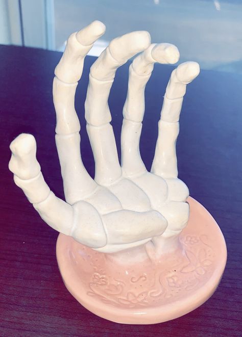 Hand Plaster Ideas, Clay Skeleton Hand, Skeleton Hand Jewelry, Clay Creepy, Hand Jewelry Holder, Ceramic Skeleton, Pottery Diy, Hand Display, Bone Hand