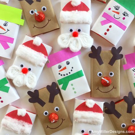 Candy Bar Reindeer, Wrapped Candy Bar Ideas, Santa Wrapping Ideas, Christmas Candy Bar Wrappers, Raindeer Crafts, Wrappers Diy, Christmas Wrapper, Christmas Candy Bar, Diy Christmas Candy