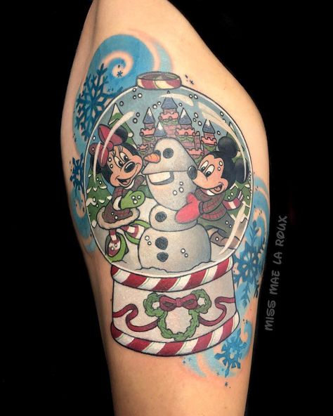 Mickey and Minnie Christmas snow globe tattoo - Disney tattoos  Mae La Roux on Instagram: “I know y’all are all about Halloween right now, but she’s over here like 🎅🏻❄️☃️🎁🎄 Started most of the color in the globe in March and she’s…” Snow Globe Tattoo, Xo Tattoo, Globe Tattoos, Christmas Tattoo, Minnie Christmas, Disney Tattoo, Fantasy Tattoos, Sweet Tattoos, Christmas Snow Globes