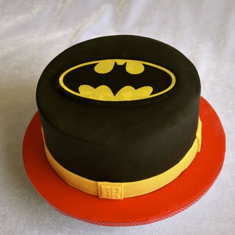 BATMAN CAKE Bat Man Cakes Birthdays, Bat Man Cakes For Boys, Batman Mini Cake, Batman Pasta, Bf Bday, Batman Birthday Cakes, Cakes For Teens, Sweet Display, Batman Cake