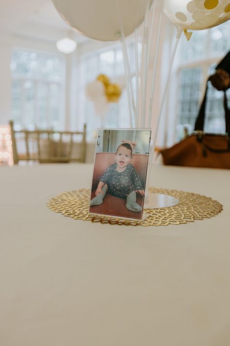 First Birthday Centerpiece Ideas, Simple Centerpieces Birthday, Diy First Birthday Centerpieces, Diy One Sign For Birthday, First Birthday Table Decor, Simple 1st Birthday Centerpiece, First Bday Party Favors, Boy Birthday Centerpiece Ideas, 1st Birthday Party Centerpieces