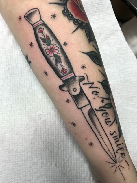 Feminist, girl power switchblade tattoo. Artist Javi Campos www.bigswitchbladeknife.com big switchblade kife Traditional Tattoo Switchblade, Pretty Knife Tattoo, Traditional Knife Tattoo Design, Feminist Tattoos Traditional, Traditional Pocket Knife Tattoo, Girly Knife Tattoo, Pocket Knife Tattoo Ideas, Traditional Feminist Tattoo, Traditional Switchblade Tattoo