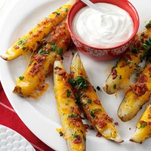 Grilled Potato Skins Recipe from Taste of Home - shared by Mitzi Sentiff of Annapolis, Maryland Potato Skins Recipe, Potatoe Skins Recipe, Restaurant Appetizers, Bbq Side Dishes, Bbq Sides, Grilled Potatoes, Potato Skins, Potluck Recipes, Taste Of Home