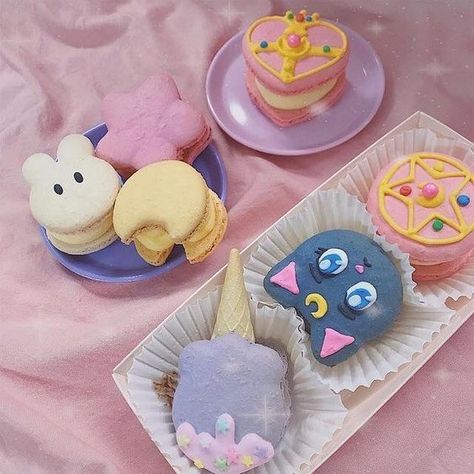 sailor moon on Twitter: "Sailor Moon Macarons… " Sailor Moon Cakes, Moon Food, Kawaii Desserts, 귀여운 음식 그림, Kawaii Dessert, Food Drawings, Simple Dessert, Kawaii Cooking, Japanese Sweets