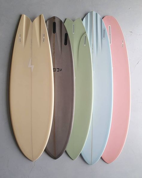 Single Fin Surfboard, Glasses Sketch, Surfboard Shaping, Surfboard Resin, Surfboard Storage, Surf Baby, Surf Room, Vintage Surfboards, Beachy Colors