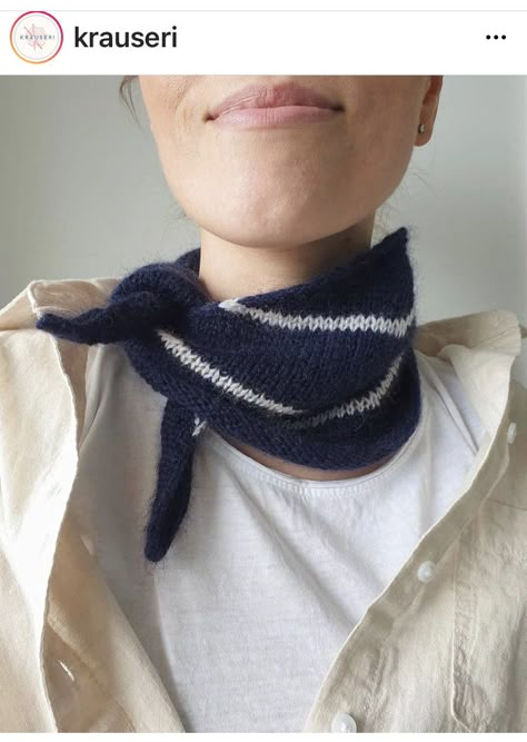 Knit Neck Scarf, Knitted Neckerchief, Knitted Accessories, Estilo Chic, Scarf Knitting Patterns, Diy Knitting, Manado, Knitting Accessories, Handmade Knitting