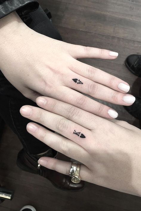 Marriage Ring Tattoos, Tattoo For Couples, Tato Maori, Couple Tattoos Unique Meaningful, Couple Tattoos Unique, Ring Finger Tattoos, Tattoos Unique, Rings Aesthetic, Aesthetic Rings