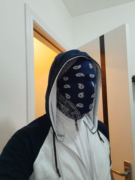 Face covered with bandana Bandana Over Face, Face Bandana, Bandana Mask, Bandana Men, Bandanas Men, Masked Man, Face Coverings, Clothing Ideas, Face Cover