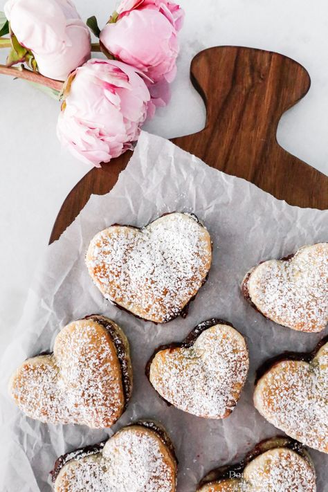 Nutella Raspberry Puff Pastry Hearts - Domestically Blissful Heart Puff Pastry, Pastry Hearts Recipe, Raspberry Puff Pastry, Puff Pastry Hearts, Pastry Hearts, Nutella Raspberry, Domestically Blissful, Nutella Puff Pastry, Vegetarian Recipes Dessert